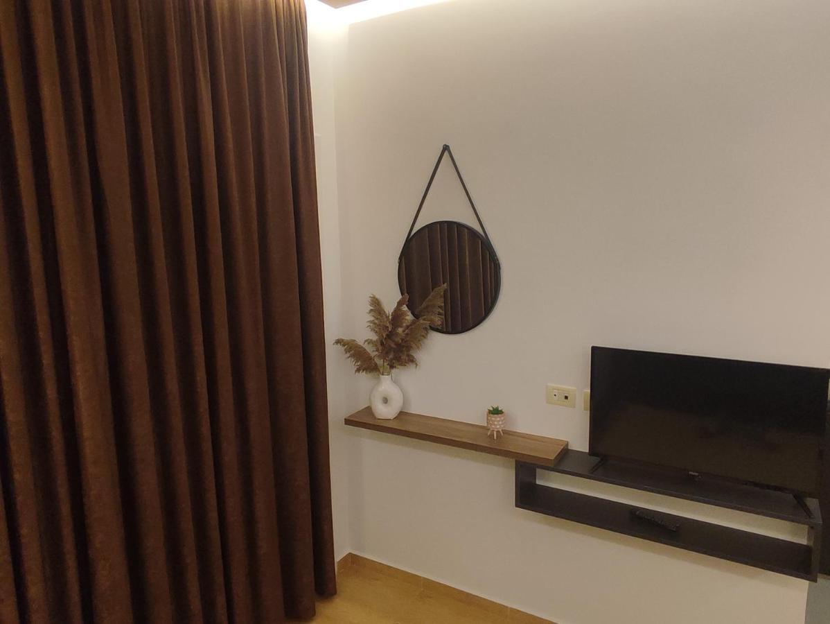 Apartments Sadiku With Sea View Sarandë エクステリア 写真