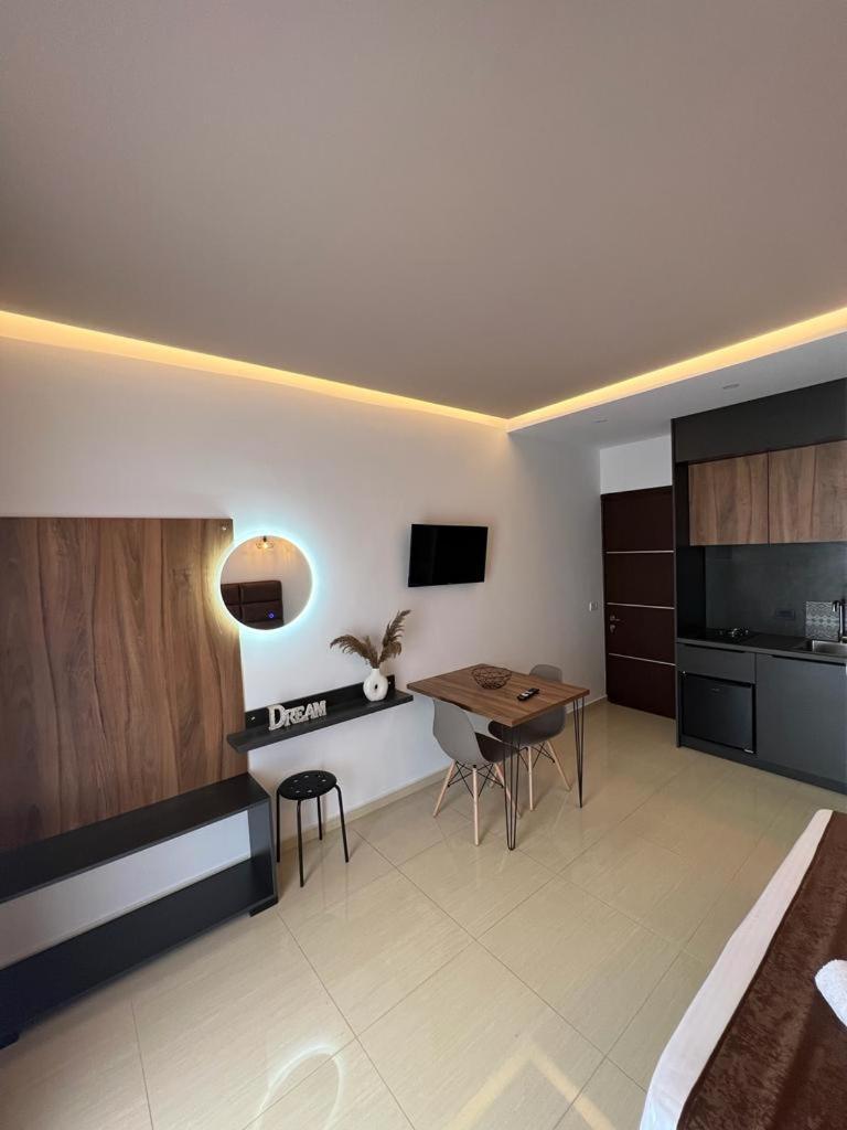Apartments Sadiku With Sea View Sarandë エクステリア 写真