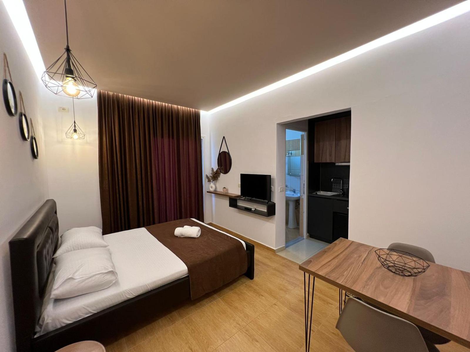 Apartments Sadiku With Sea View Sarandë エクステリア 写真