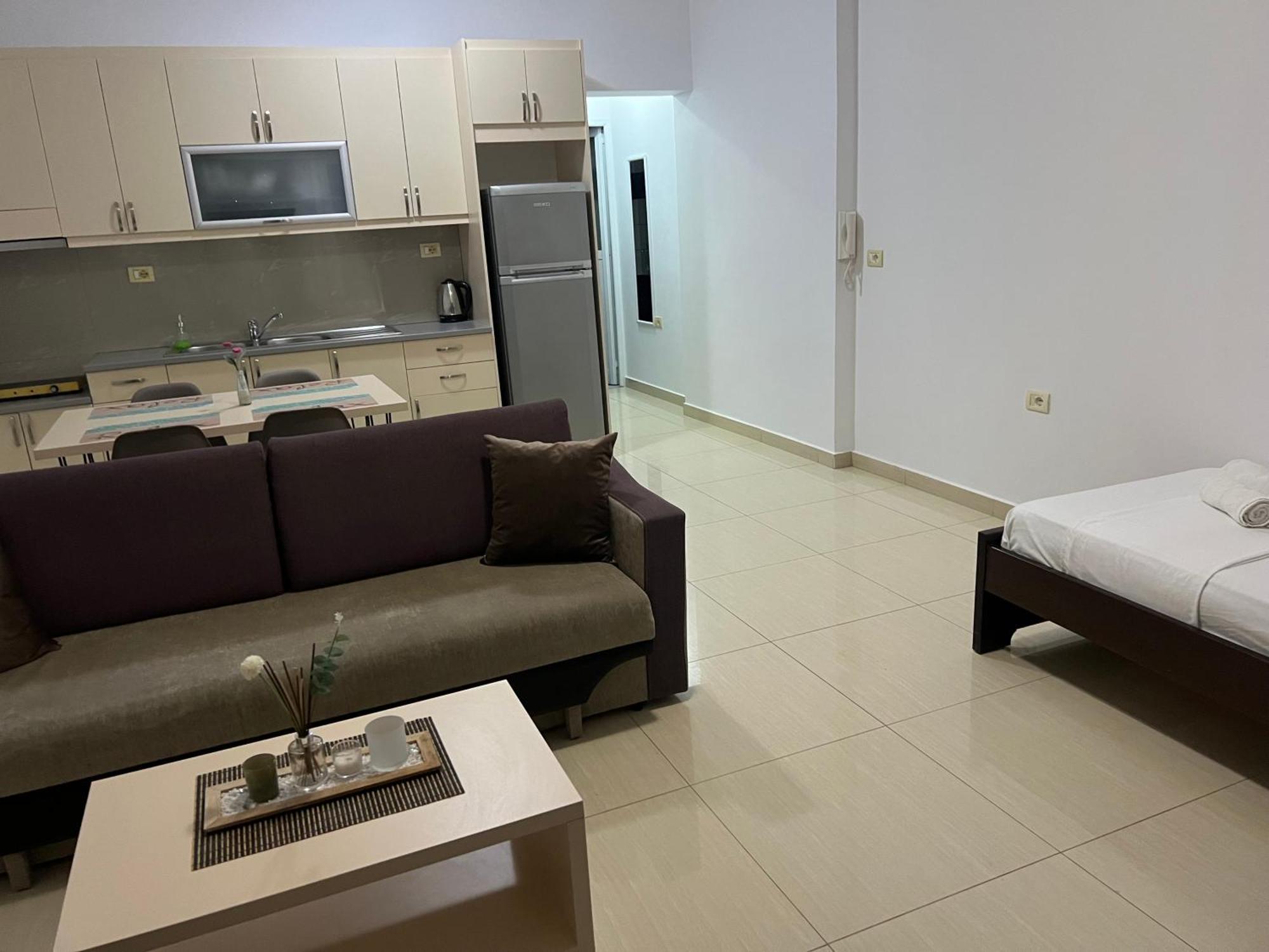 Apartments Sadiku With Sea View Sarandë エクステリア 写真