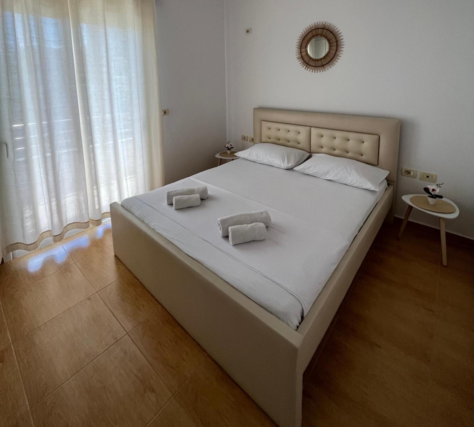 Apartments Sadiku With Sea View Sarandë エクステリア 写真
