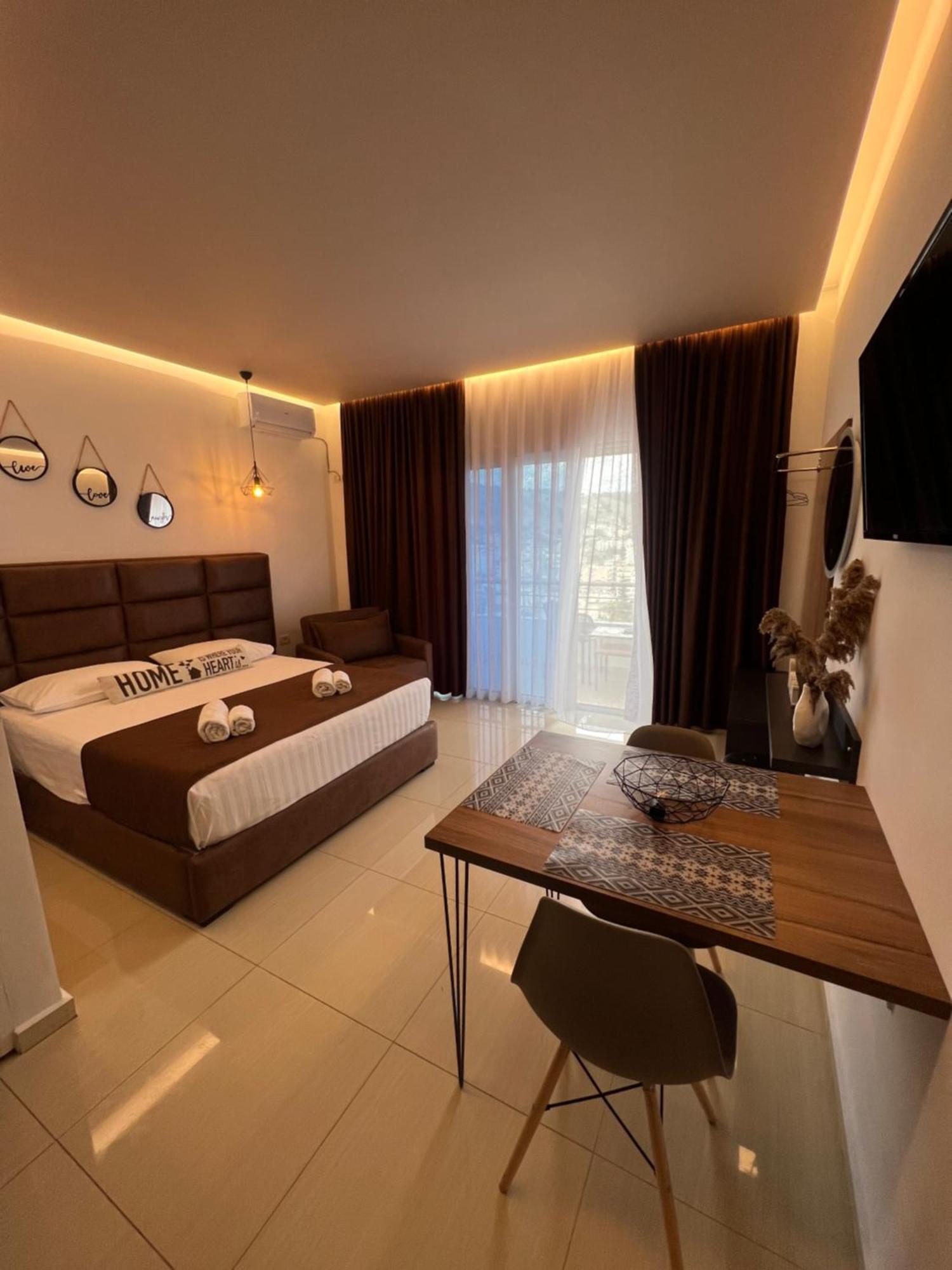 Apartments Sadiku With Sea View Sarandë エクステリア 写真