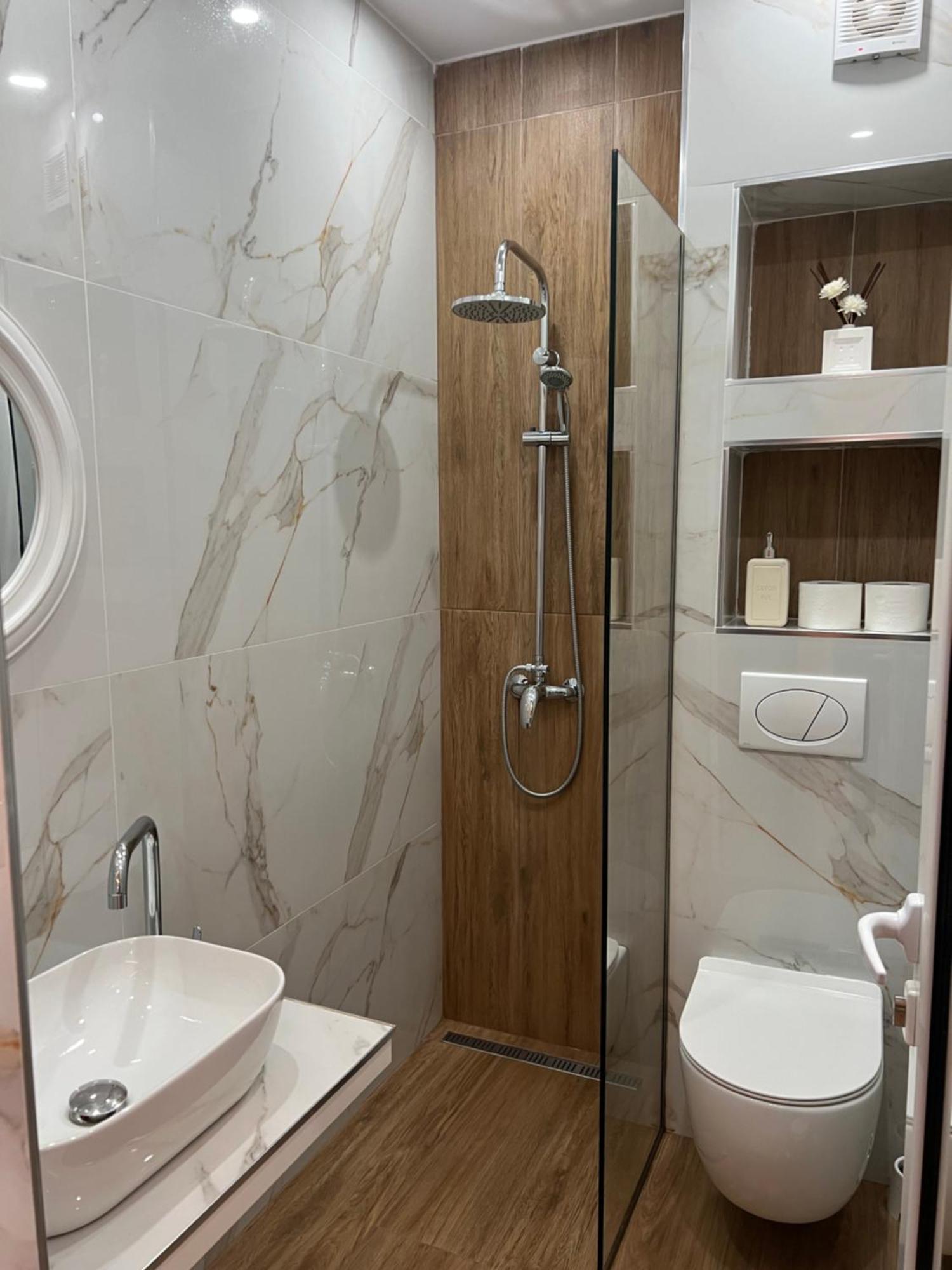 Apartments Sadiku With Sea View Sarandë エクステリア 写真