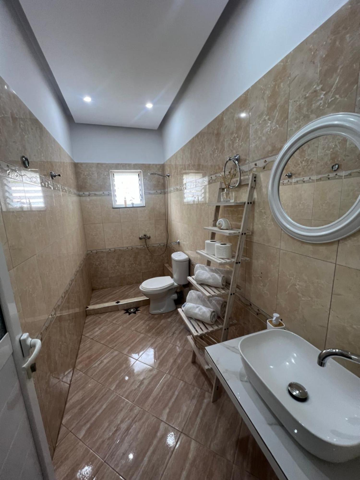 Apartments Sadiku With Sea View Sarandë エクステリア 写真